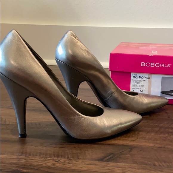 BCBG pewter metallic heels 7 - Picture 7 of 10